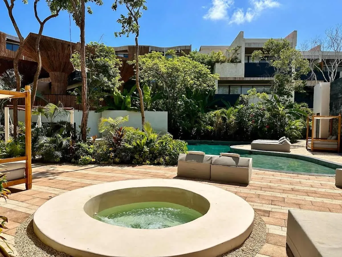 Relaxing Lakeside Retreat Pool, Hot Tub Y Patio contacts
